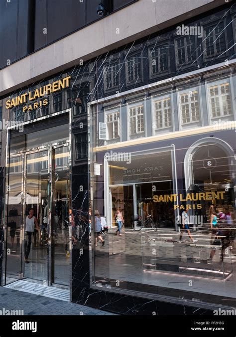 Shops with SAINT LAURENT in Brussels title